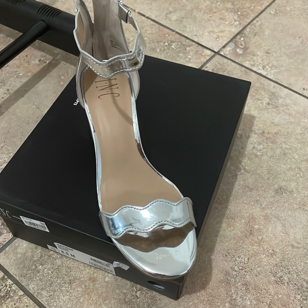 women’s sandal shoes